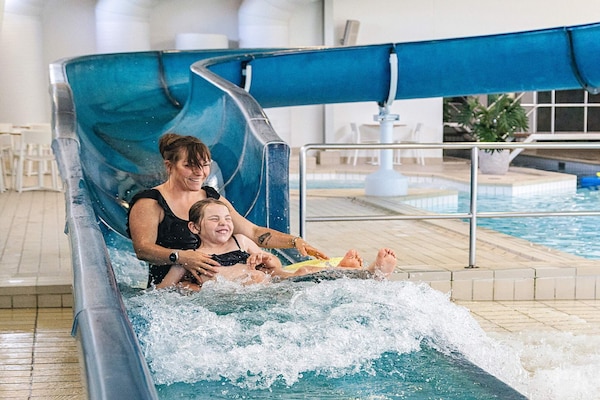 Foto van 4 persoons vakantie huis op een vakantie park in Blokhus - Pool