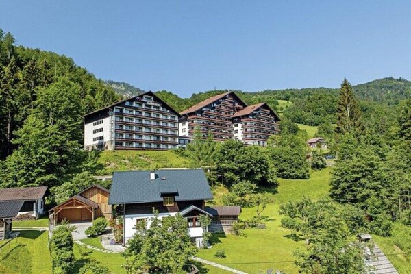 Foto van Fijn appartement in Bad Goisern met een gedeeld binnenzwembad - AreaSummer1KM