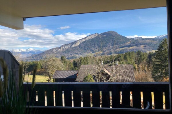 Foto van Fijn appartement in Bad Goisern met een gedeeld binnenzwembad - TerraceBalcony