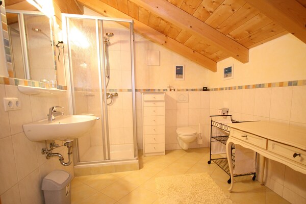 Foto van Landhuis in Eben bij Salzburger Sportwelt - Vakantiehuis in Eben im Pongau - BathRoom