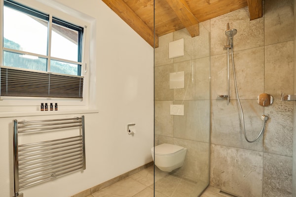 Foto van Chalet in Krimml bij Zillertal Ski Arena - Vakantiehuis in Krimml - BathRoom