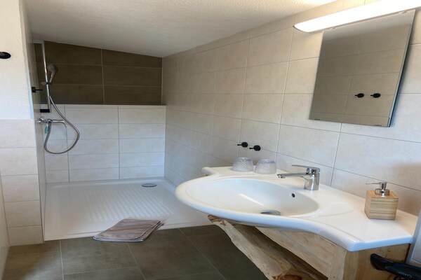 Foto van Chalet in Zillertal bij Hochzillertal Ski - Vakantiehuis in Zellberg - BathRoom