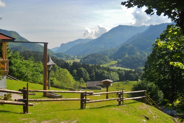 Foto van Chalet bij Kufstein Skischool - Vakantiehuis in Niederndorf bei Kufstein - DiningRoom