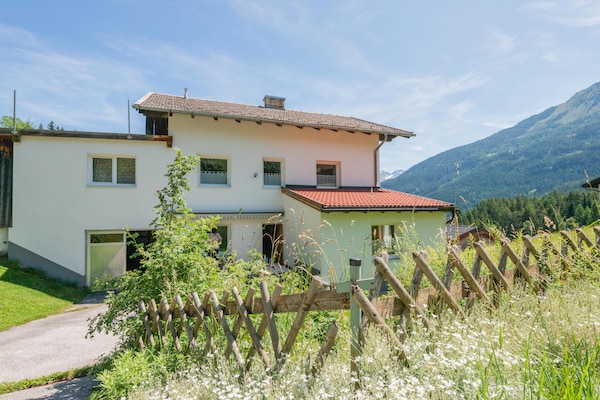 Foto van Chalet in Tirol bij Skigebied - Vakantiehuis in Wenns-Piller - ExteriorSummer
