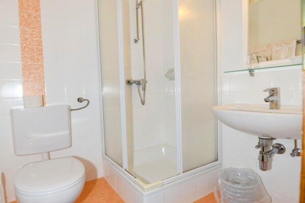Foto van Wandel- en wellnessvakantie - Vakantiehuis in Eberstein - BathRoom