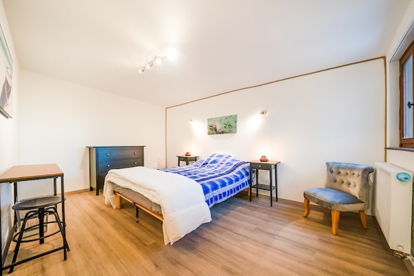 Foto van Vakantiehuis in Frasnes met tuin - Vakantiehuis in Frasnes - BedRoom