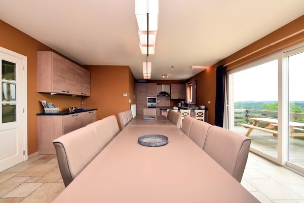 Foto van Uitzicht op de Maasvallei van Hastière - Vakantiehuis in Hastière - DiningRoom