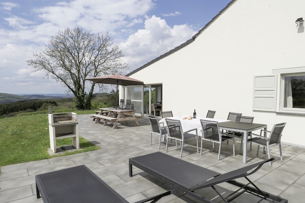 Foto van Retreat met uitzicht op het bos van Rendeux - Vakantiehuis in Rendeux-Beffe - TerraceBalcony