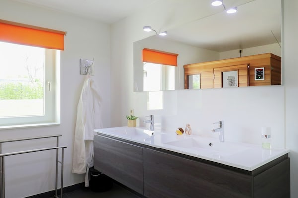 Foto van Retreat met uitzicht op het bos van Rendeux - Vakantiehuis in Rendeux-Beffe - BathRoom