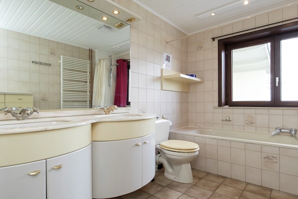 Foto van Retreat met uitzicht op het bos van Rendeux - Vakantiehuis in Rendeux-Beffe - BathRoom