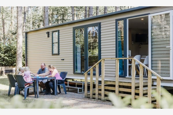 Foto van Vreedzaam boschalet - Vakantiehuis in Wechelderzande (Lille) - ExteriorSummer