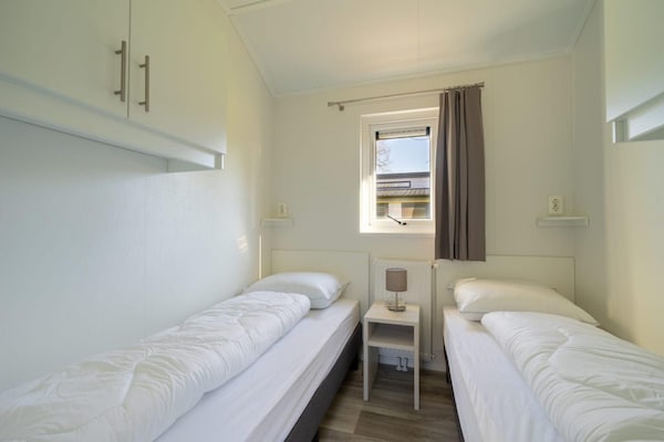 Foto van Lakeside Woodland Chalet voor 4 personen - Vakantiehuis in Mol - BedRoom