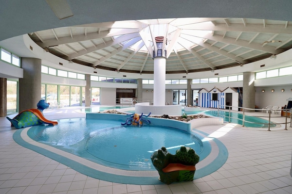 Foto van Lakeside Woodland Chalet voor 4 personen - Vakantiehuis in Mol - PoolOfHouse