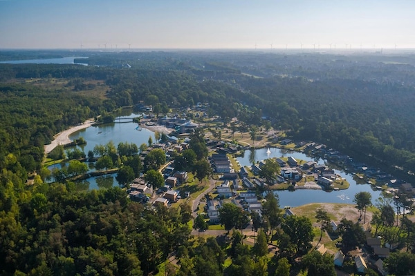 Foto van Lakeside Woodland Chalet voor 4 personen - Vakantiehuis in Mol - AreaSummer5KM