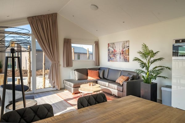 Foto van Lakeside Woodland Chalet voor 4 personen - Vakantiehuis in Mol - LivingRoom