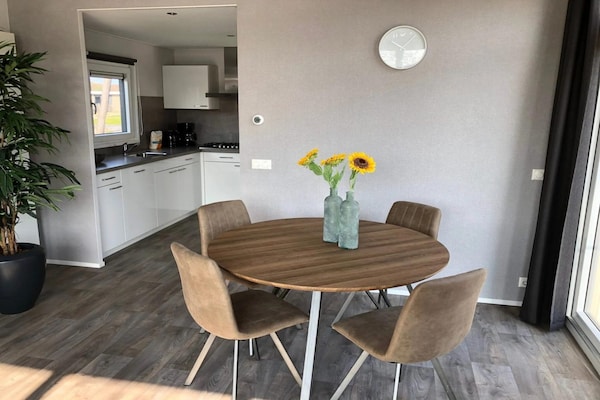 Foto van Modern hondvriendelijk Antwerp Chalet voor 4p - Vakantiehuis in Mol - DiningRoom