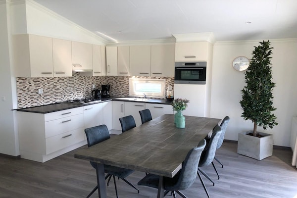 Foto van Familiechalet bij het Sandy Lake - Vakantiehuis in Mol - Kitchen
