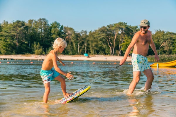 Foto van Chalet aan het water in de Antwerpse Kempen - Vakantiehuis in Mol - AreaSummer1KM