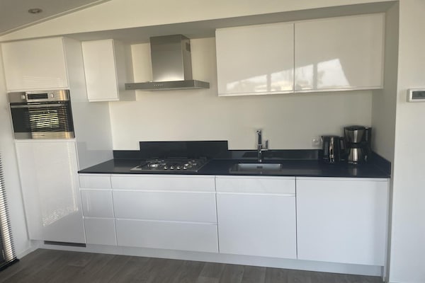 Foto van Chalet aan het water in de Antwerpse Kempen - Vakantiehuis in Mol - Kitchen