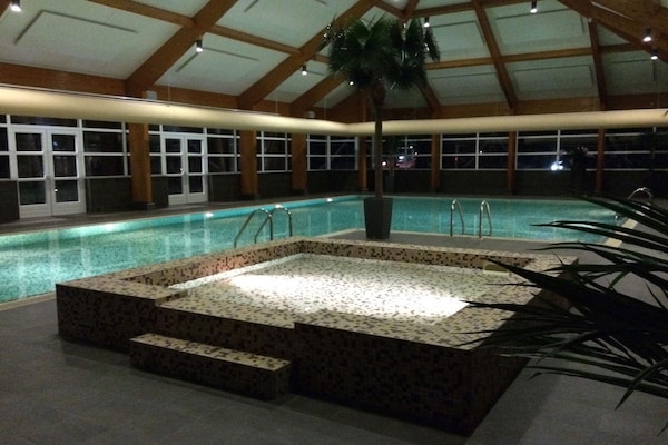 Foto van Chalet aan het water in de Antwerpse Kempen - Vakantiehuis in Mol - ParkFacilities
