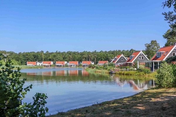Foto van Chalet aan het water in de Antwerpse Kempen - Vakantiehuis in Mol - AreaSummer1KM