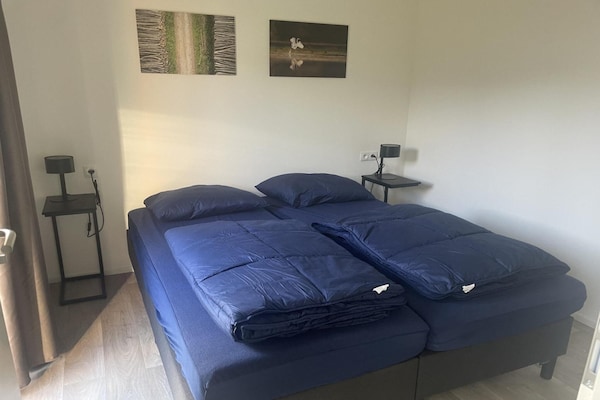 Foto van Chalet aan het water in de Antwerpse Kempen - Vakantiehuis in Mol - BedRoom