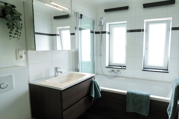 Foto van Moderne stadswoning in Hamont-Achel - Vakantiehuis in Hamont-Achel - BathRoom