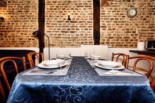 Foto van Mooi appartement in monumentale carré-boerderij tussen Luik en Maastricht - DiningRoom