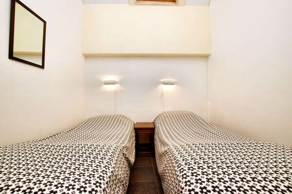Foto van Mooi appartement in monumentale carré-boerderij tussen Luik en Maastricht - BedRoom