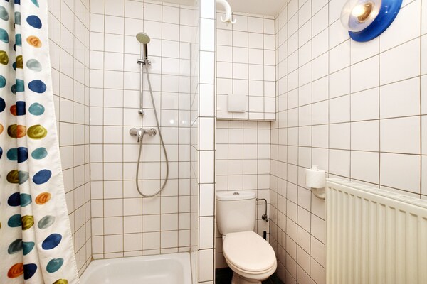 Foto van Mooi appartement in monumentale carré-boerderij tussen Luik en Maastricht - BathRoom