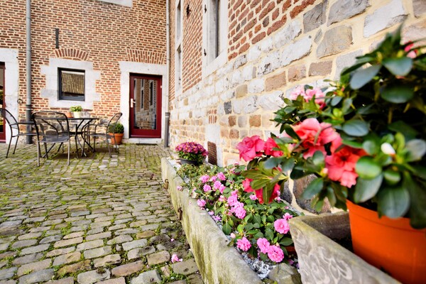 Foto van Mooi appartement in monumentale carré-boerderij tussen Luik en Maastricht - GardenSummer