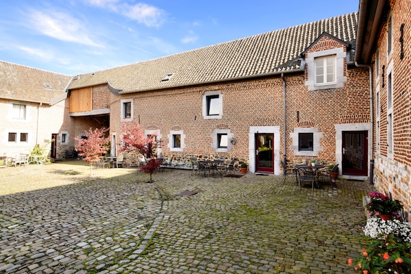 Foto van Mooi appartement in monumentale carré-boerderij tussen Luik en Maastricht - ExteriorSummer