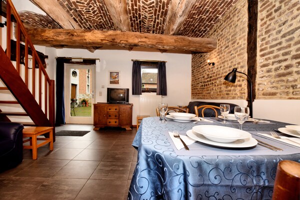 Foto van Mooi appartement in monumentale carré-boerderij tussen Luik en Maastricht - DiningRoom
