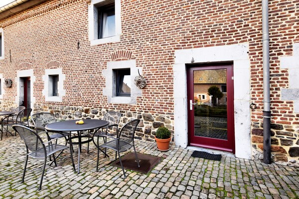 Foto van Mooi appartement in monumentale carré-boerderij tussen Luik en Maastricht - HallReception