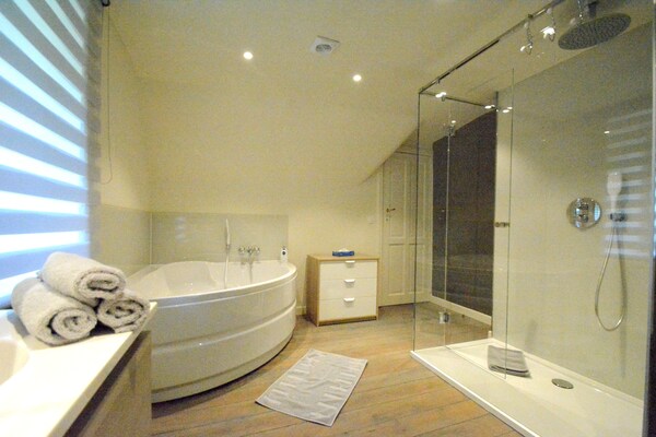 Foto van Luxe woning nabij Spa met een bubbelbad en sauna - Vakantiehuis in Spa - BathRoom