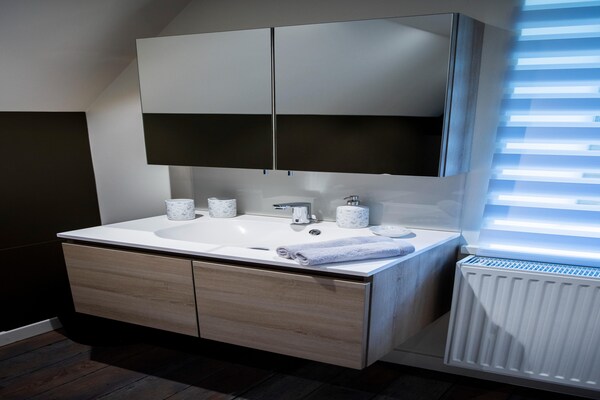 Foto van Luxe woning nabij Spa met een bubbelbad en sauna - Vakantiehuis in Spa - BathRoom