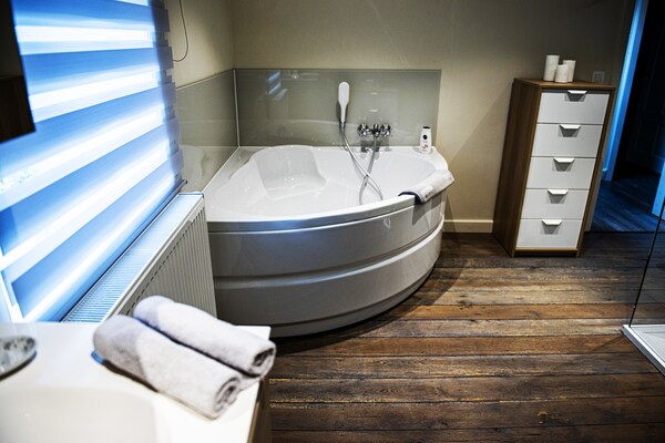 Foto van Luxe woning nabij Spa met een bubbelbad en sauna - Vakantiehuis in Spa - BathRoom