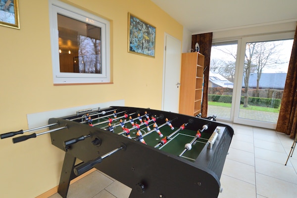 Foto van Vakantiehuis in Robertville bij Meer & Sauna - Vakantiehuis in Robertville - RecreationRoom