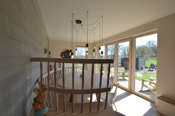 Foto van Chique toevluchtsoord nabij meer en veenmoerassen - Vakantiehuis in Waimes - DiningRoom