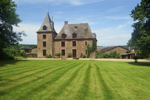 Foto van Luxe Kasteel, Basse-Bodeux - Vakantiehuis in Trois Ponts - ExteriorSummer