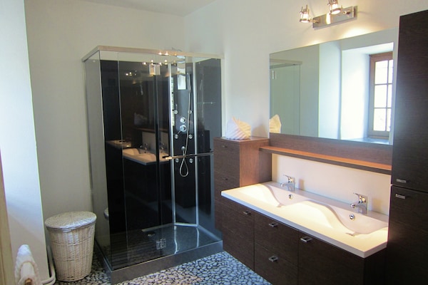 Foto van Luxe Kasteel, Basse-Bodeux - Vakantiehuis in Trois Ponts - BathRoom