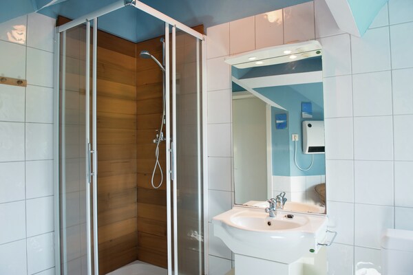 Foto van Vakantiehuis in Moutoûyet met Zwembad & Sauna - Vakantiehuis in Stoumont-Moulin du ruy - BathRoom