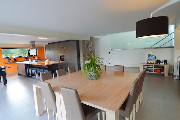 Foto van Familievilla, Profondeville - Vakantiehuis in Profondeville Ardennes - DiningRoom