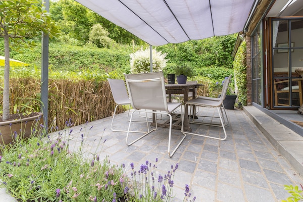 Foto van Gerieflijke smaakvol ingerichte vakantiewoning uit de 19e-eeuw tussen Maas en Lesse - TerraceBalcony