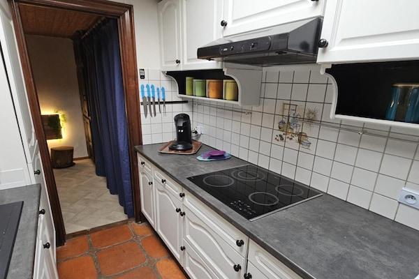 Foto van Boerderij in België met groene tuin - Vakantiehuis in Hastière-Lavaux - Kitchen