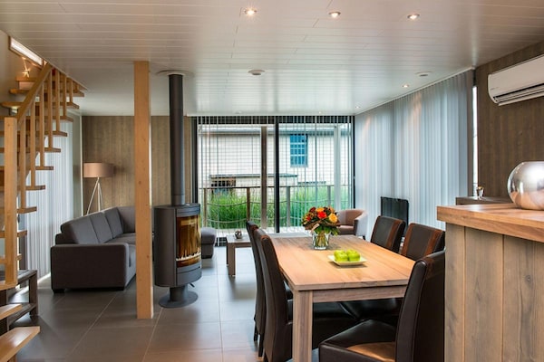 Foto van Serene luxe verblijf aan het meer - Vakantiehuis in Boussu-lez-Walcourt - LivingRoom