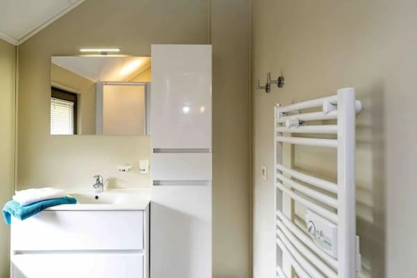 Foto van Serene luxe verblijf aan het meer - Vakantiehuis in Boussu-lez-Walcourt - BathRoom