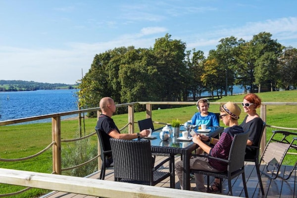Foto van Serene luxe verblijf aan het meer - Vakantiehuis in Boussu-lez-Walcourt - TerraceBalcony
