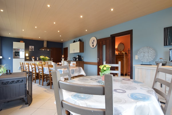 Foto van Gezinswoning in Sainte-Ode - Vakantiehuis in Sainte ode - DiningRoom