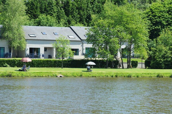 Foto van Vakantiehuis in Vielsalm met Uitzicht op Meer - Vakantiehuis in Vielsalm - ExteriorSummer
